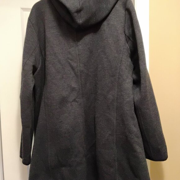 Man new sweaters for winter size xlarge but good for large  not worn designer - Picture 6 of 8